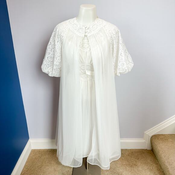 Vintage Vanity Fair White Ruffle Lace Bridal Robe & Slip Nightgown Set – XS (30) - Picture 13 of 14